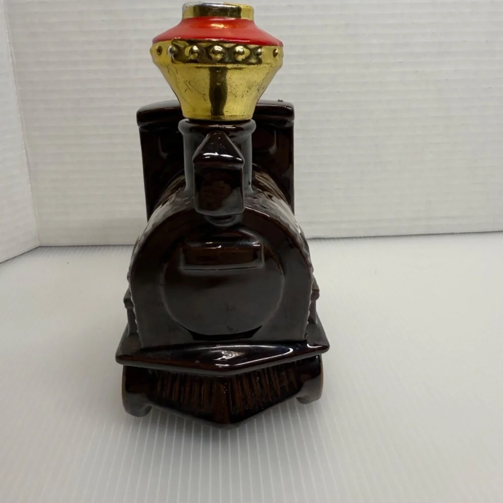 Vintage Ceramic Brown Train Engine Whiskey Decanter W/ Tank Car & 6 Shot Glasses